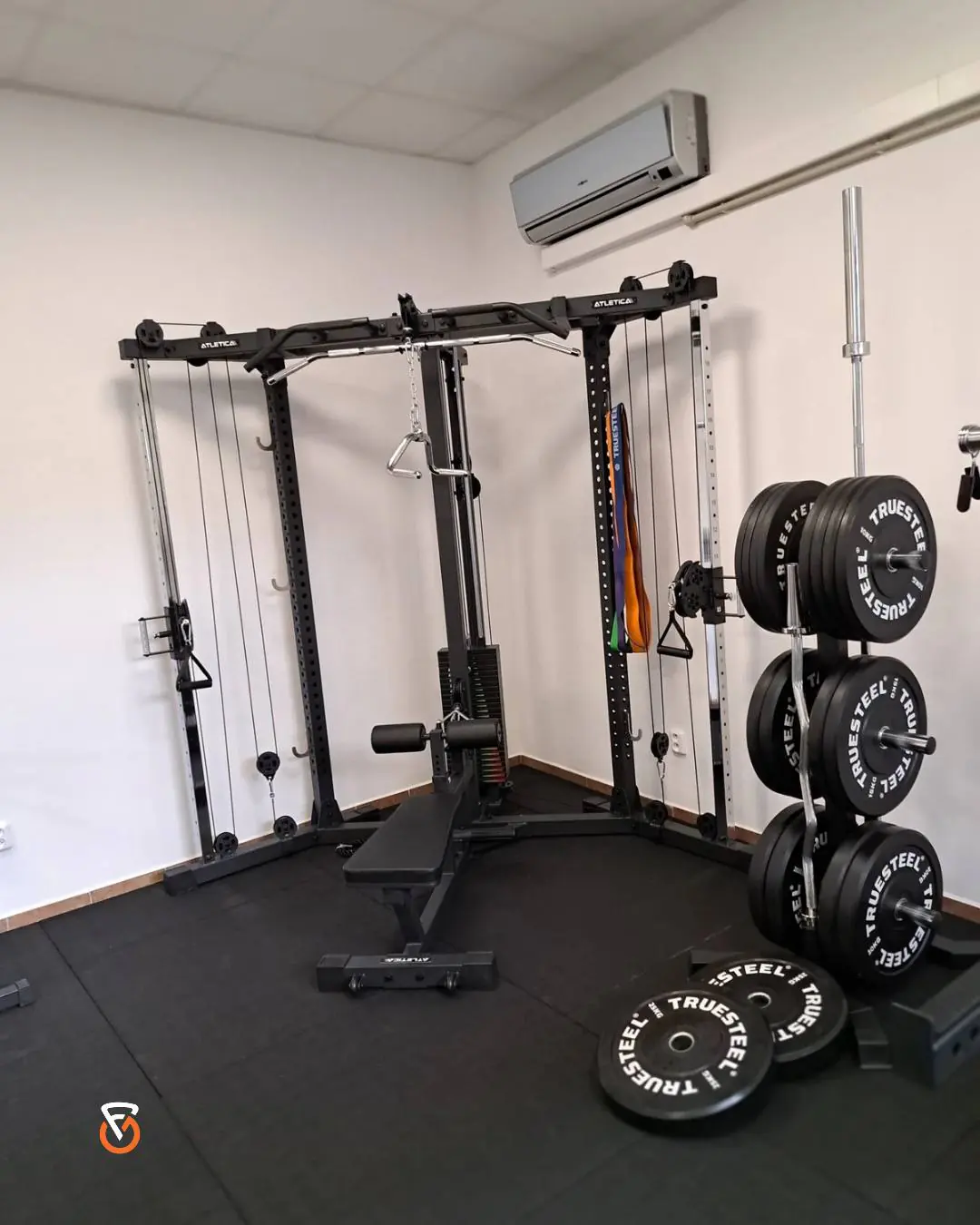 Silová zóna FreeGym Strakonice
